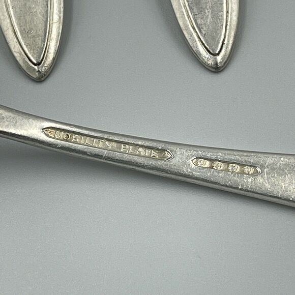 5 Nobility Plate REVERIE Oneida 6 1/4 in Vintage Salad Dessert Forks Replacement - Picture 2 of 5